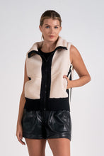 Cargar imagen en el visor de la galería, Chaleco Zip Up
