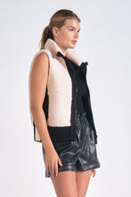 Cargar imagen en el visor de la galería, Chaleco Zip Up
