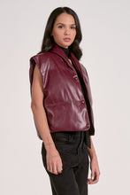 Cargar imagen en el visor de la galería, Chaleco Plum
