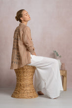 Cargar imagen en el visor de la galería, Camisa Graphic
