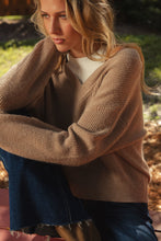 Cargar imagen en el visor de la galería, Sweater Tan/White
