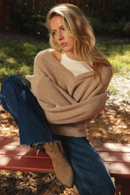 Cargar imagen en el visor de la galería, Sweater Tan/White
