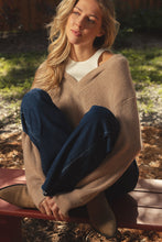 Cargar imagen en el visor de la galería, Sweater Tan/White
