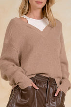 Cargar imagen en el visor de la galería, Sweater Tan/White
