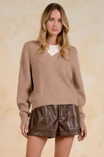 Cargar imagen en el visor de la galería, Sweater Tan/White
