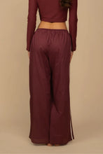 Cargar imagen en el visor de la galería, Pantalón Maroon Sporty
