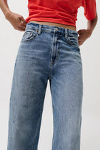Cargar imagen en el visor de la galería, Jeans Barrel
