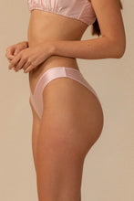 Cargar imagen en el visor de la galería, Bikini Silkie Petal

