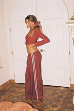Cargar imagen en el visor de la galería, Pantalón Maroon Sporty
